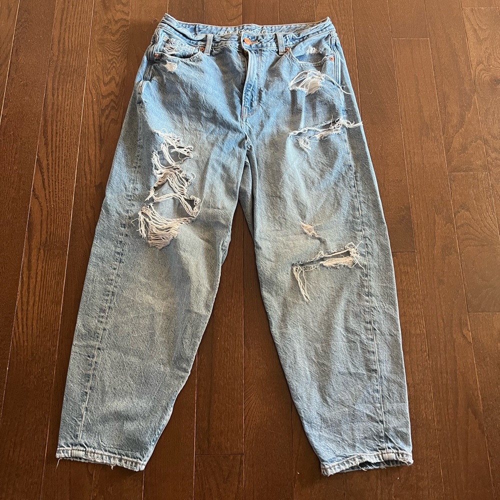american eagle mom jeans
